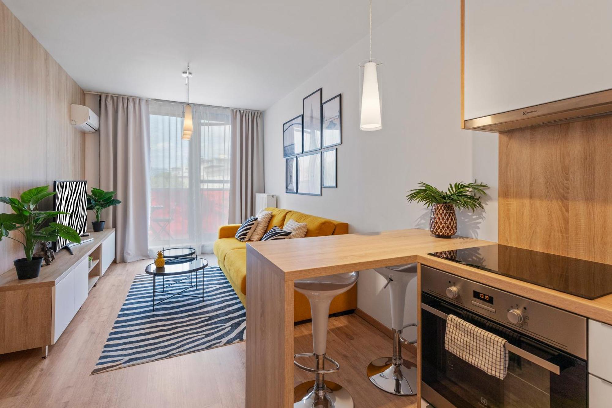 Ferienwohnung Lam Safari - Balcony - Ac - Free Parking Pressburg Exterior foto